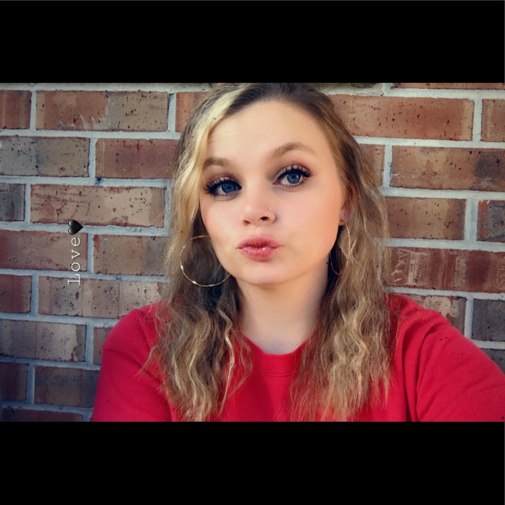 Meet your Posher, Selena